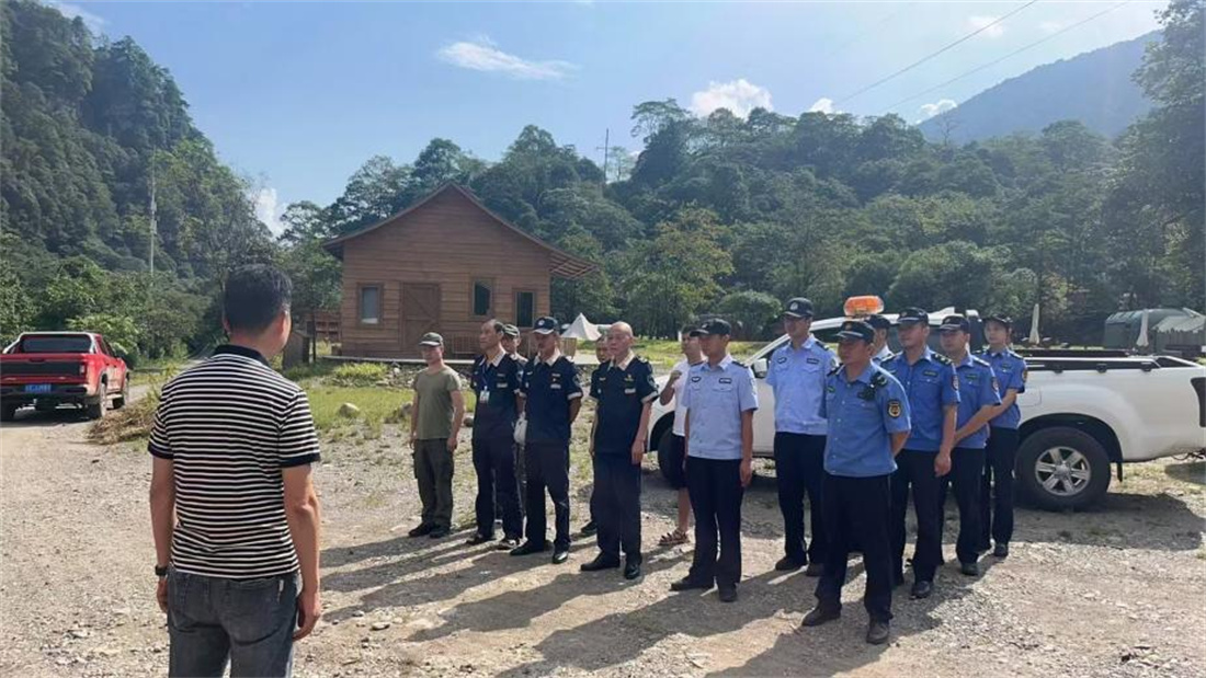 大熊貓國家公園南入口綜合執(zhí)法中隊開展禁筍工作，守護大熊貓口糧.jpg