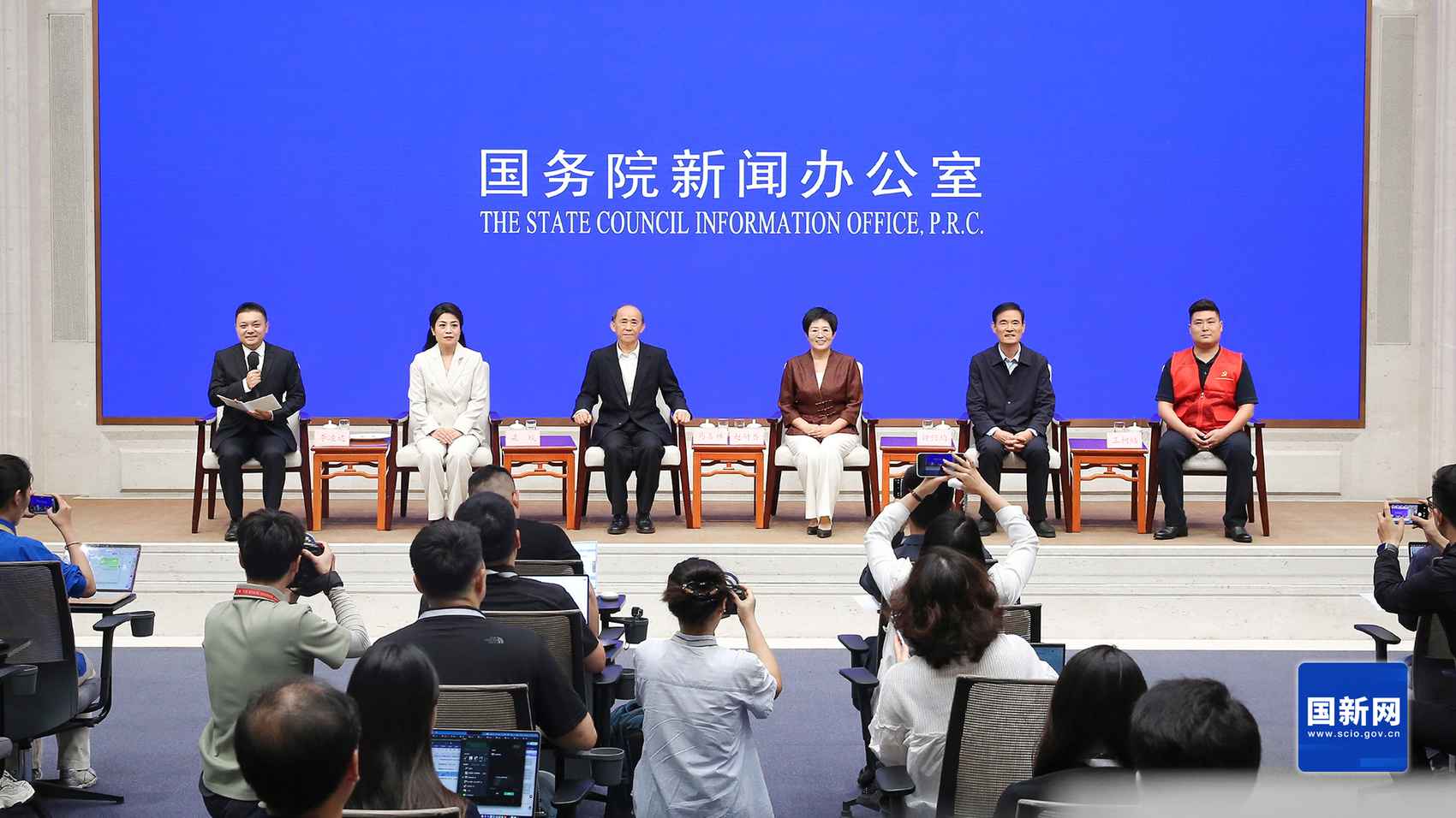 成都“小牛哥”亮相中外记者见面会:这些年,骑手们赢得了尊重、拥有了保障、收获了温暖插图 成都“小牛哥”亮相中外记者见面会:这些年,骑手们赢得了尊重、拥有了保障、收获了温暖插图