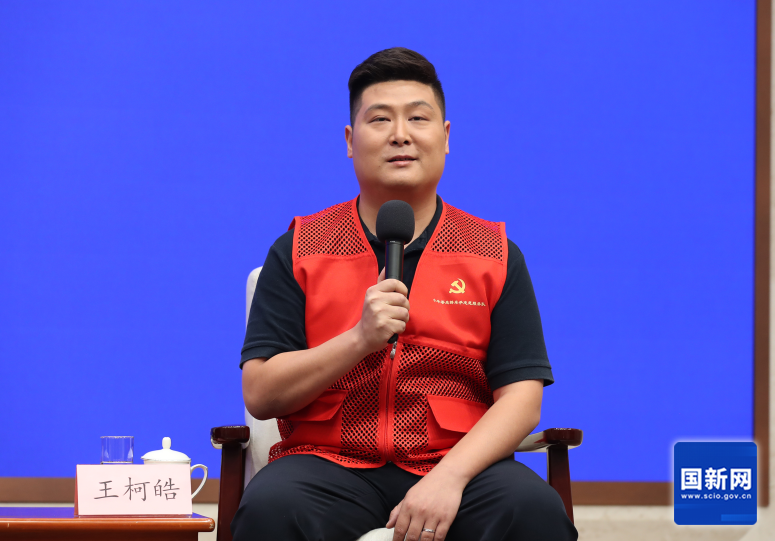 成都“小牛哥”亮相中外记者见面会:这些年,骑手们赢得了尊重、拥有了保障、收获了温暖插图1 成都“小牛哥”亮相中外记者见面会:这些年,骑手们赢得了尊重、拥有了保障、收获了温暖插图1